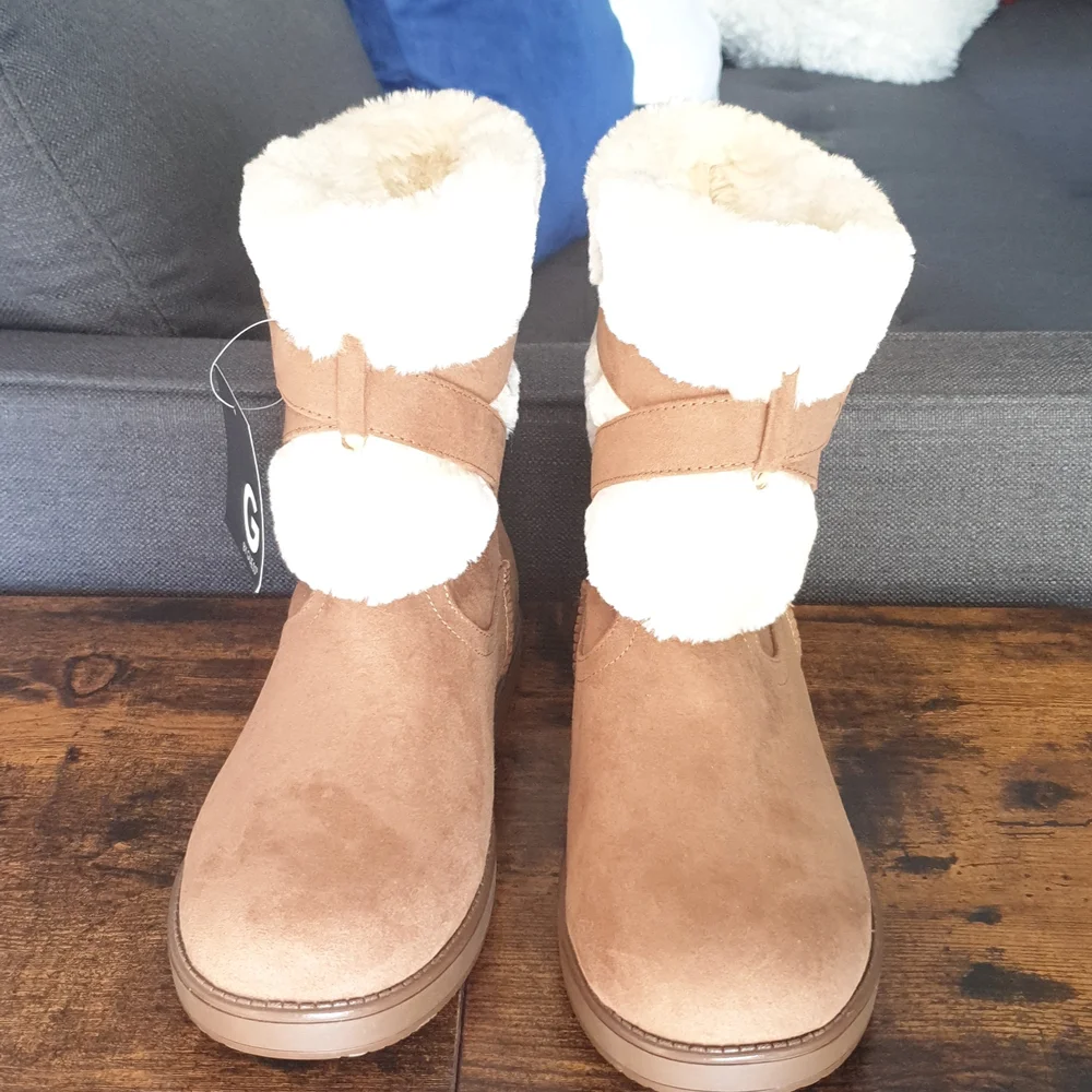 Authentic Warm boots by G by Guess brown size 8 NWT. - Picture 3 of 13